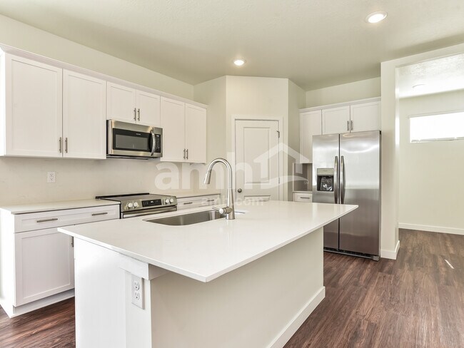 1108 E Daniel St