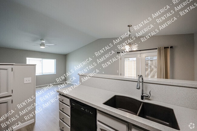 Building Photo - 3333 S Parkside Dr Rental