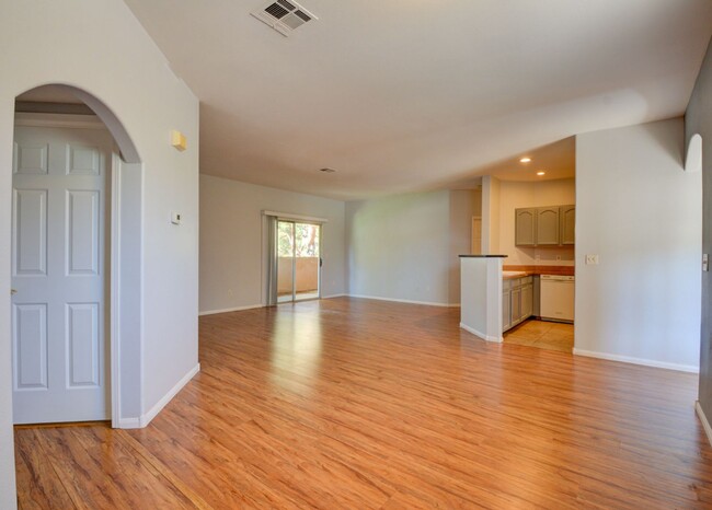 BEAUTIFUL 2BR TOWNHOME with TENNIS, BASKET... - BEAUTIFUL 2BR TOWNHOME with TENNIS, BASKET...