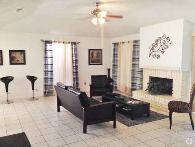Building Photo - 8311 Windfern Rd Rental