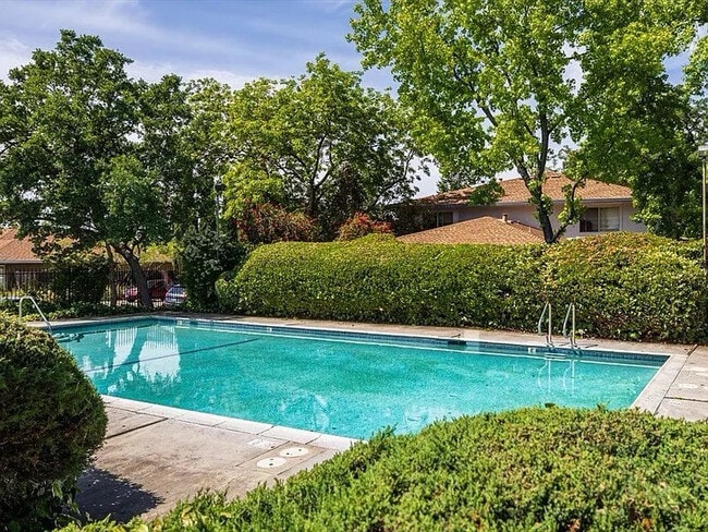 Photo - 4748 Greenholme Dr Unit 4