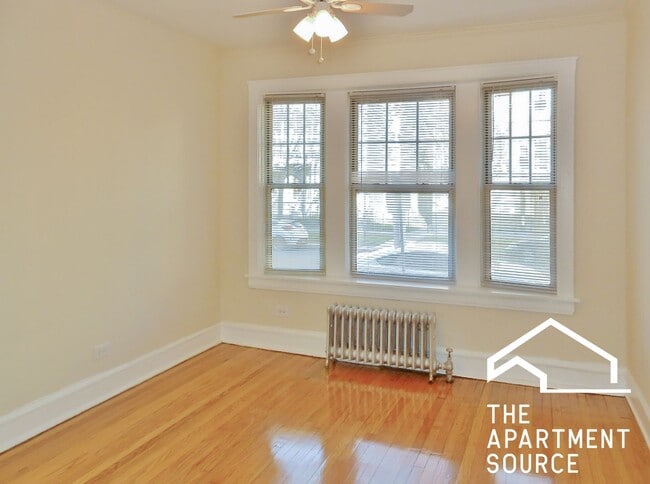 Photo - 1607 W Berteau Ave Unit 1