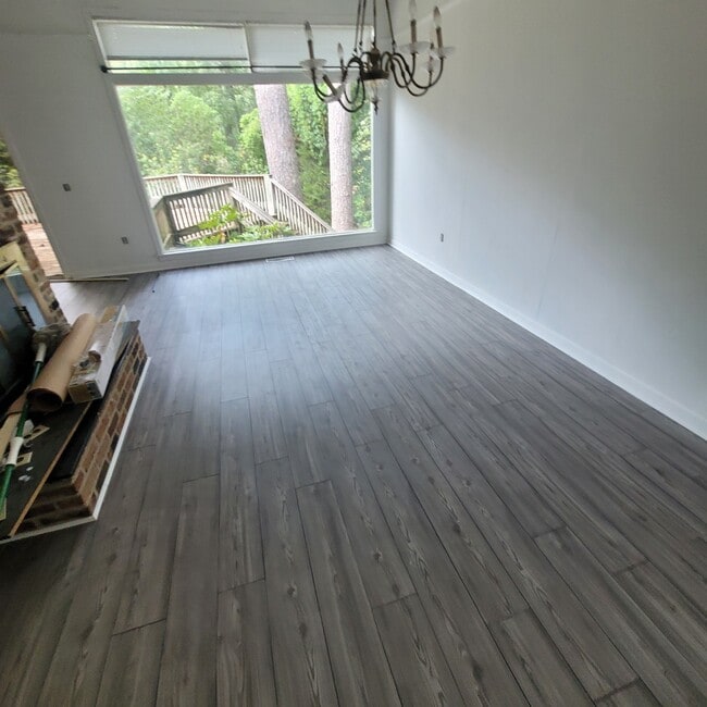 Den - 724 Elmwood Dr