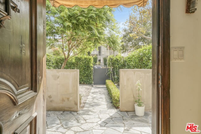 Photo - 1051 S Stanley Ave