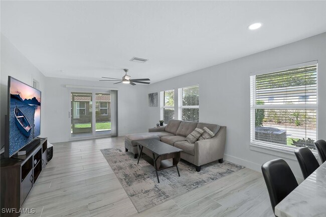 Photo - 2710 Arbutus St Unit B1