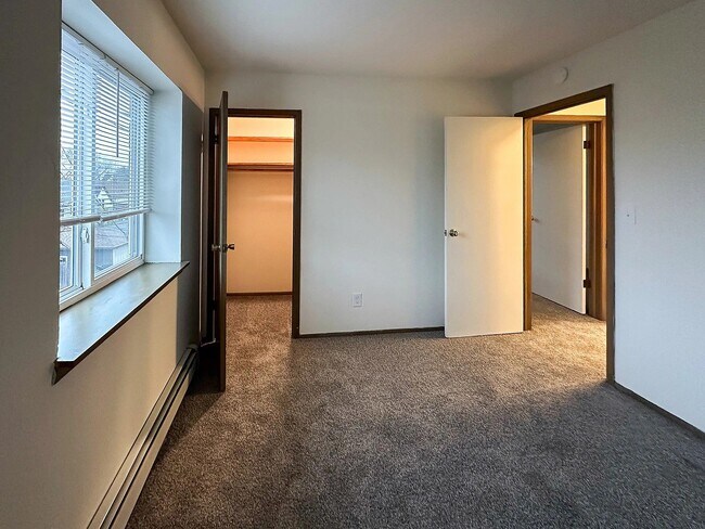 Photo - 3245 N Oakland Ave Unit 204