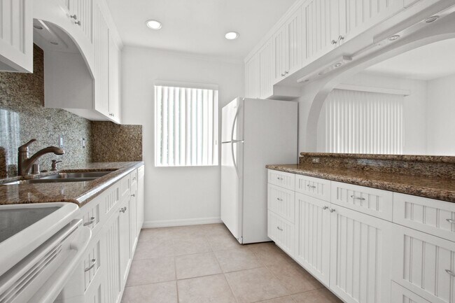 Photo - 1037 10th Street in Santa Monica - North o...