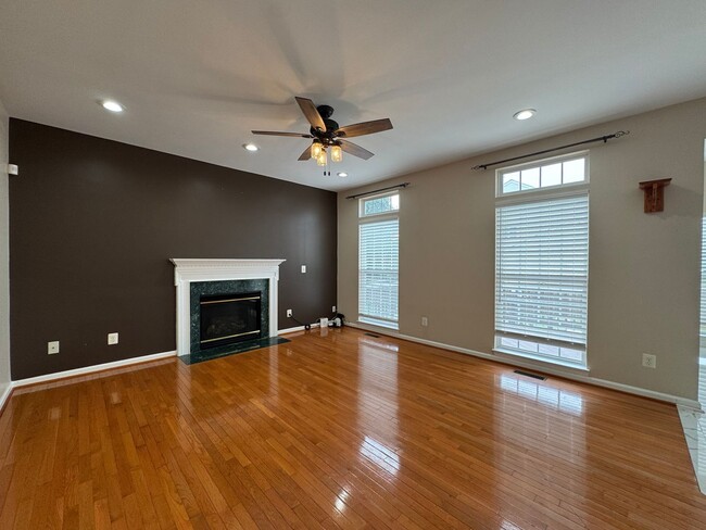 Photo - Stunning  4 Bed 3 Bath Home With Spacious ...