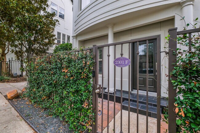 Photo - 2301 Park St