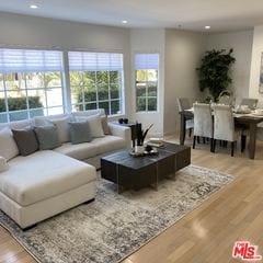 Photo - 2222 Neilson Wy