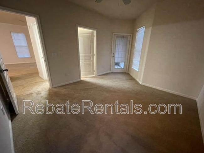 Photo - 8290 Gate Pkwy W Unidad #142