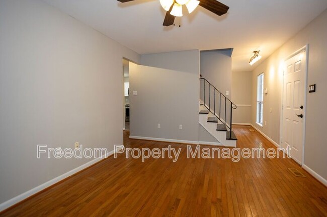 Photo - 5685 Roundtree Dr