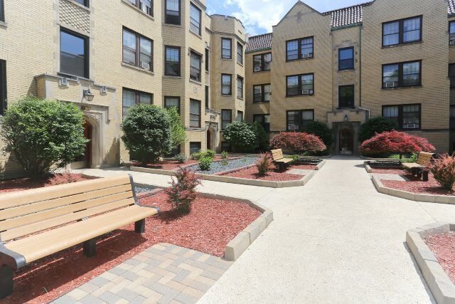 Photo - 1118 W Oakdale Ave Condo Unit 6H