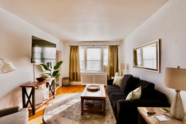 Building Photo - 36 Hillside Ave Unit 2