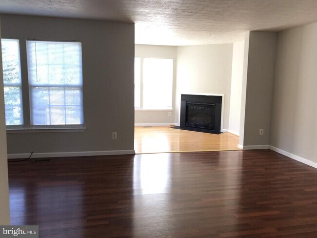 Photo - 4647 Harrier Way