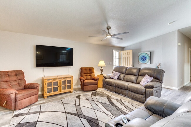 Building Photo - 10650 S Avenida Compadres Unit ID1385889P