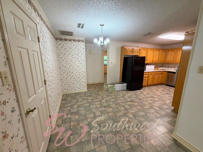 Photo - 2 bedroom 2 bath well maintained home close to city park!