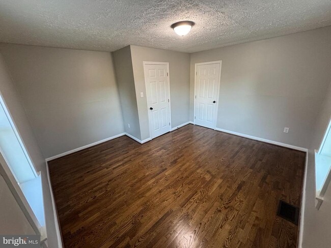 Photo - 124 Chandler Ct