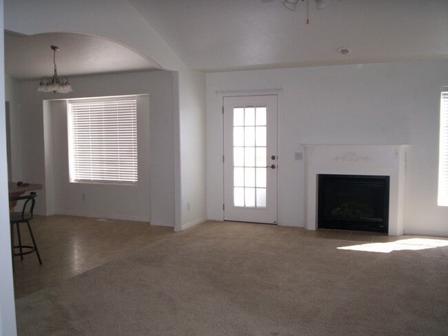 917 S Laurie Ln