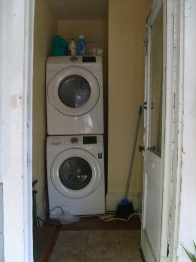 Photo - Huge 3 Bedroom, 1 Bathroom Apartment Steps From UF in Fifth Avenue