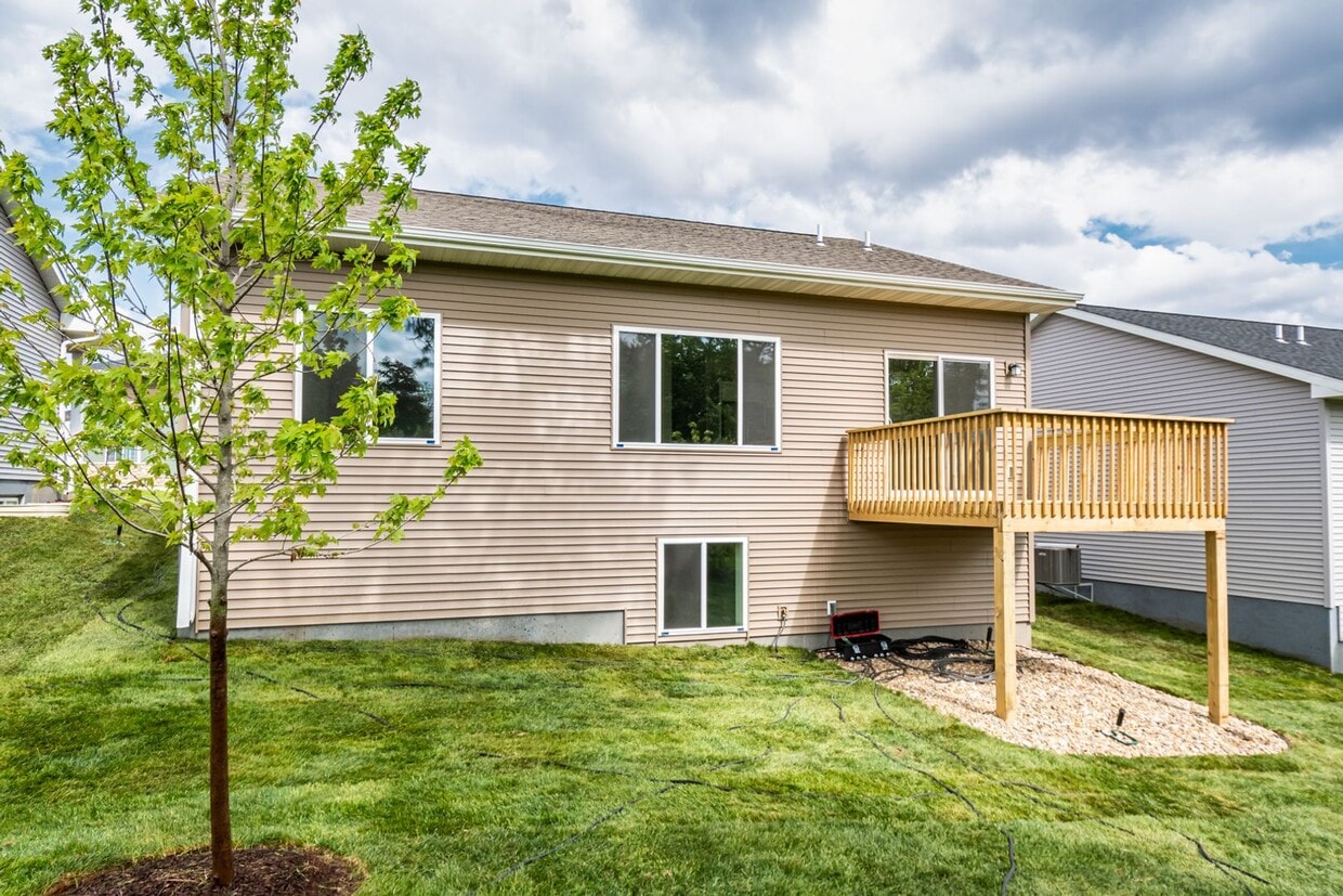 4 bed 3 bath East side Iowa city! - 4 bed 3 bath East side Iowa city!