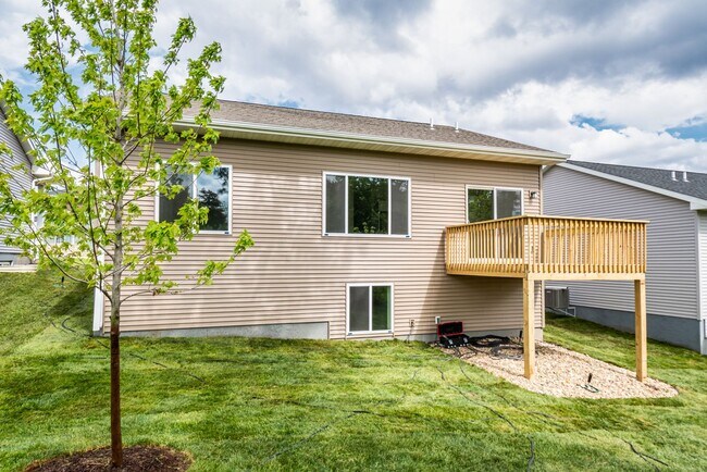4 bed 3 bath East side Iowa city! - 4 bed 3 bath East side Iowa city! House