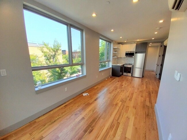 Building Photo - 245 Tompkins Ave Unit 2