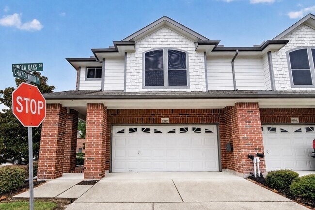 Building Photo - 8910 Minola Oaks Dr