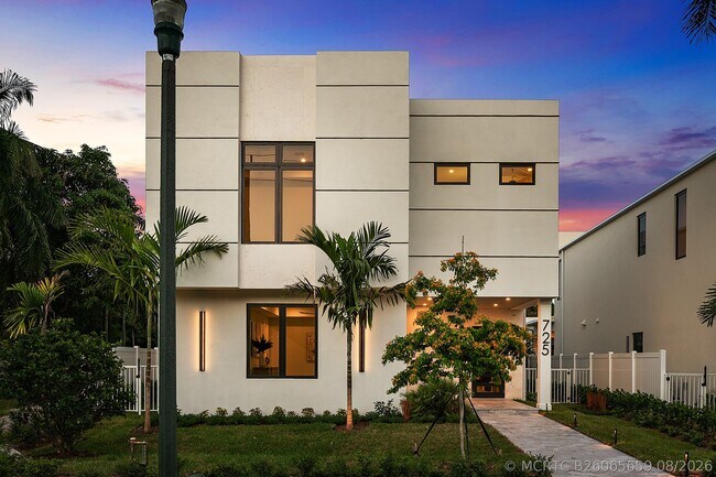 725 SE 4th Ave