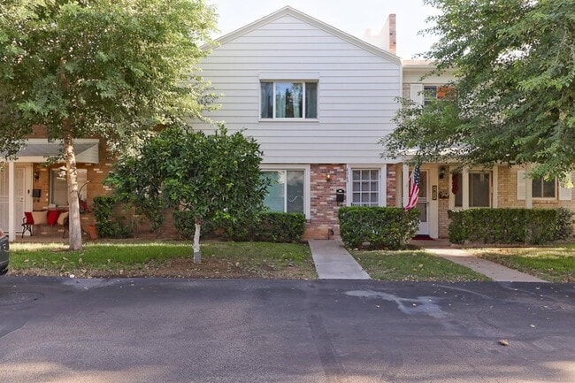 Building Photo - **SPECTACULAR - 2BEDROOM/3BATHROOM CONDO I...