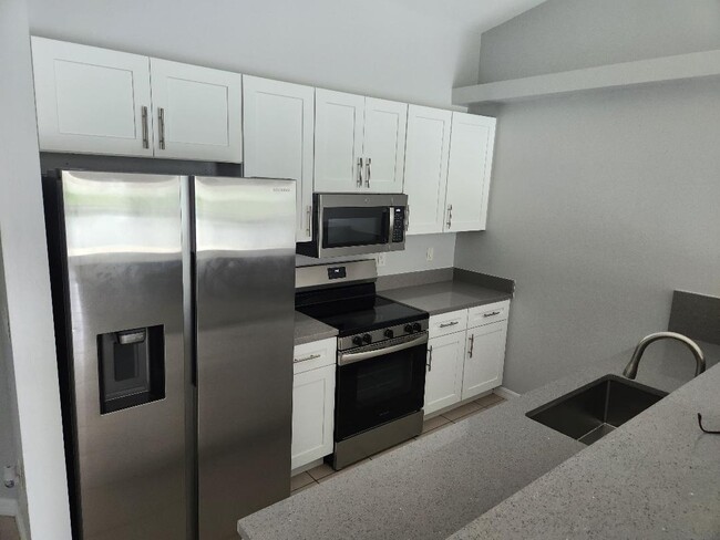 Photo - 610 SE 14th Ter