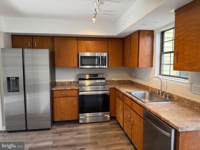 Photo - 120 Redwood Dr