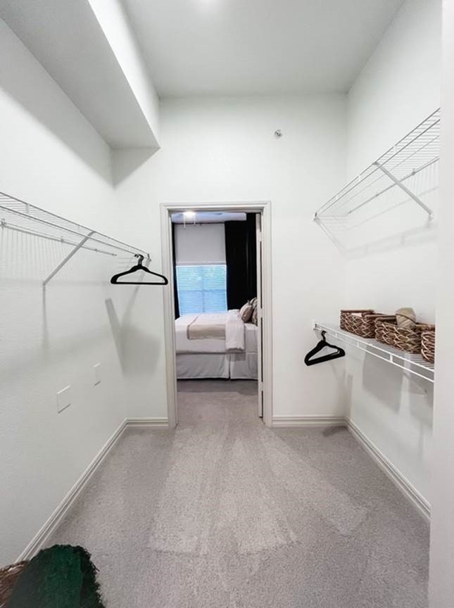 Walk-in-Closets - Lavella Apartments