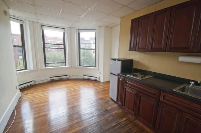 Photo - 868 Beacon St