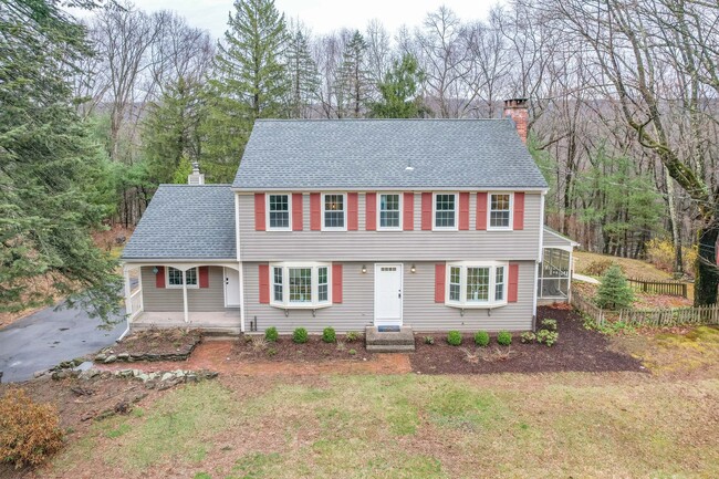 Bright and Beautiful 4 Bedroom Colonial - Bright and Beautiful 4 Bedroom Colonial House