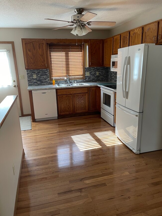 Hardwood floors - 736 Vilas St