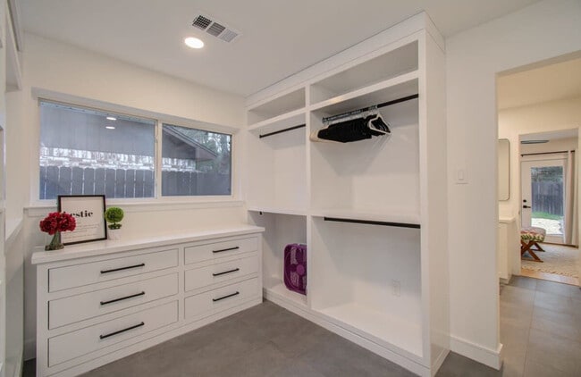 Building Photo - 9219 Kempwood Dr Rental