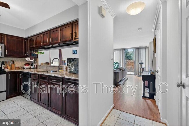 Photo - 939 S Scott St Unidad #1
