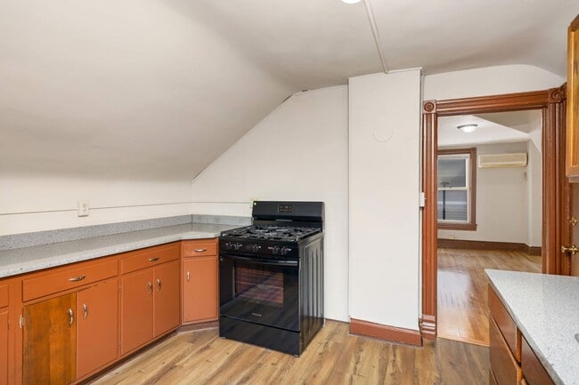 Photo - 375 Erie St Unit Upper
