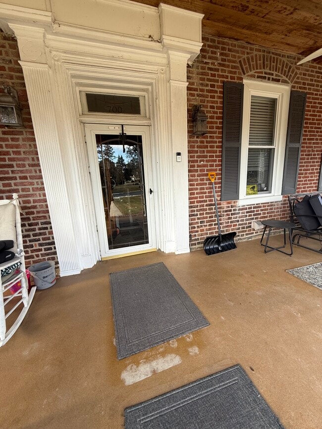 Building Photo - 700 Hedgerow Dr Unit 2 bedroom 3rd floor