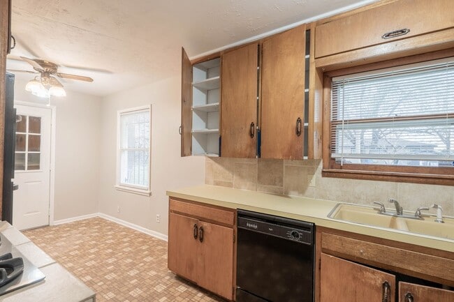 Photo - 3 Bed | 1 Bath in North Tulsa!