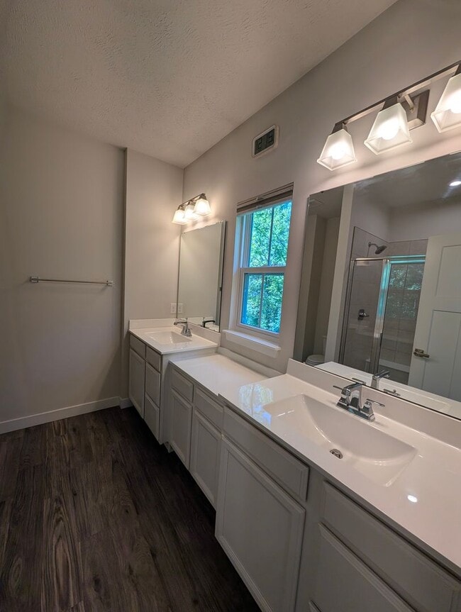 Photo - 3-4 Bedrooms Townhome Concord Village, Avo...
