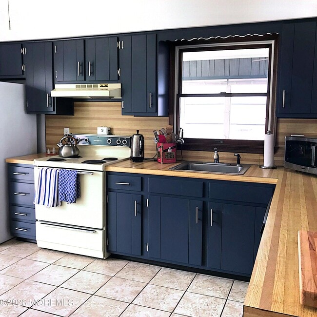 Photo - 331 Roberts Ave