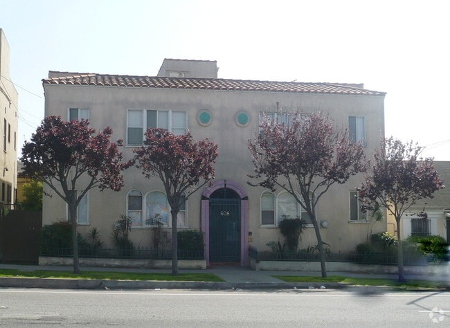 Primary Photo - 608 W 6th St Rental