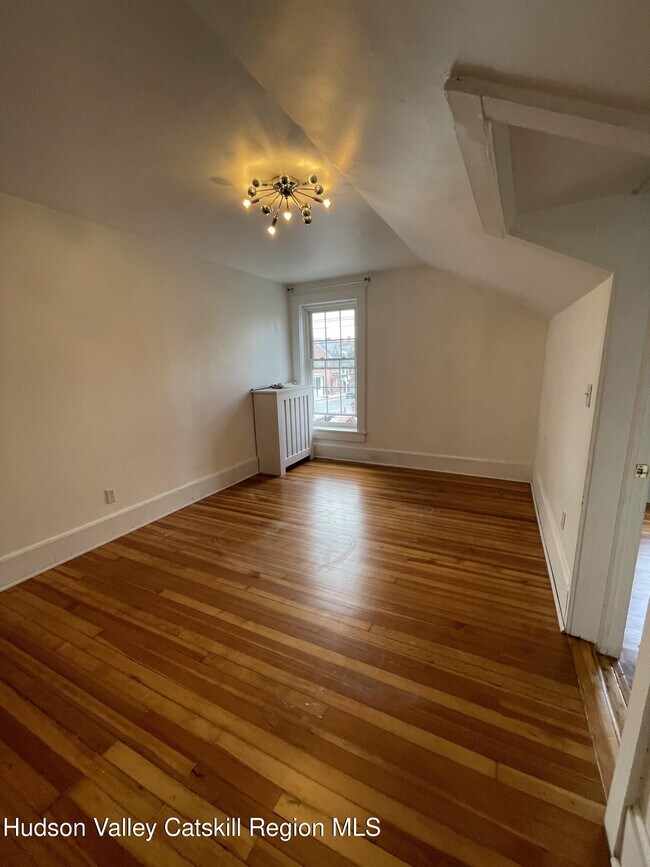 Photo - 502 Warren St