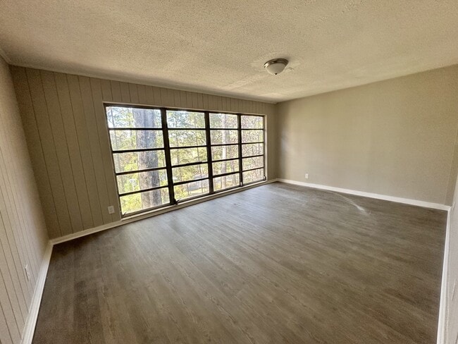 Photo - 1930 Granville Ave