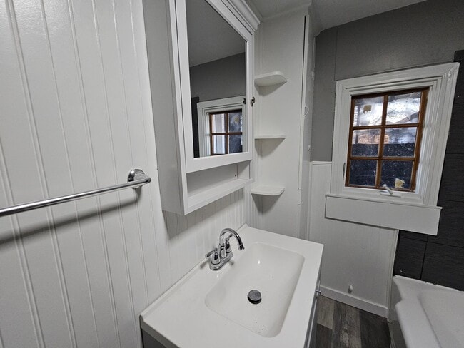 Photo - Newly updated 3 bedroom 1 bath apartment i...