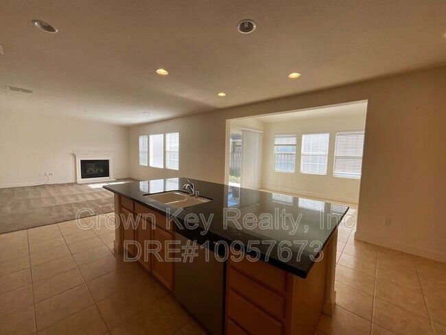 Photo - 546 W Campania Way