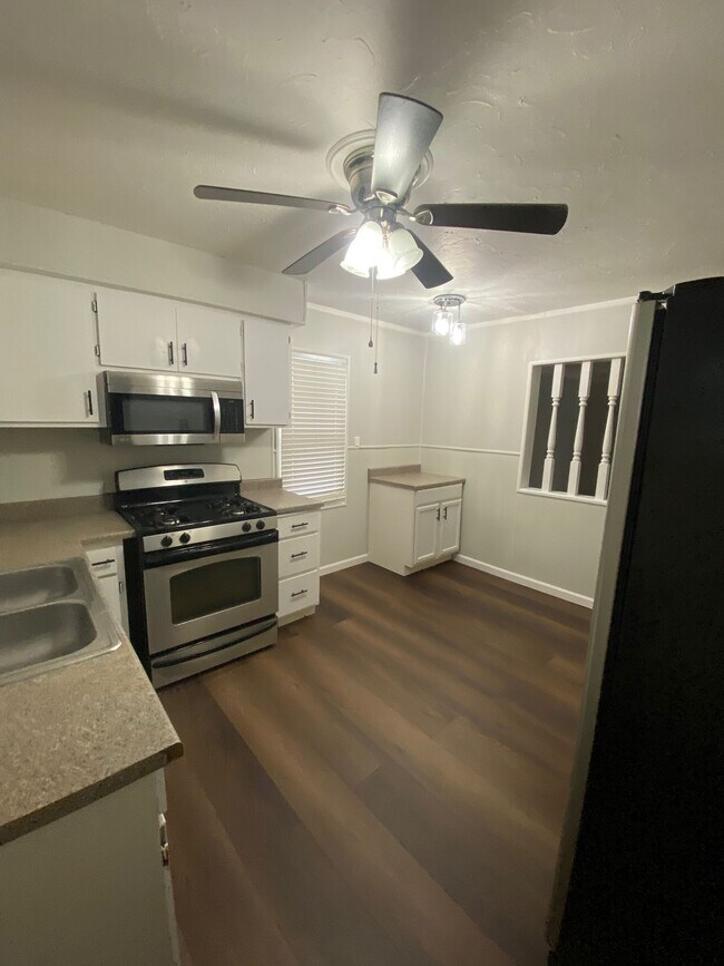 Photo - 4207 Wood Ave