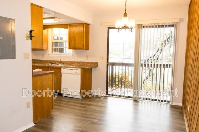 Photo - 18 S Germantown Rd Unit 7